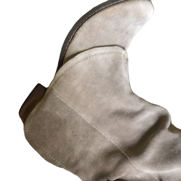 Nice genuine suede boots size 8 side lace closure taupe color 2 inch heel Soft - Picture 3 of 11